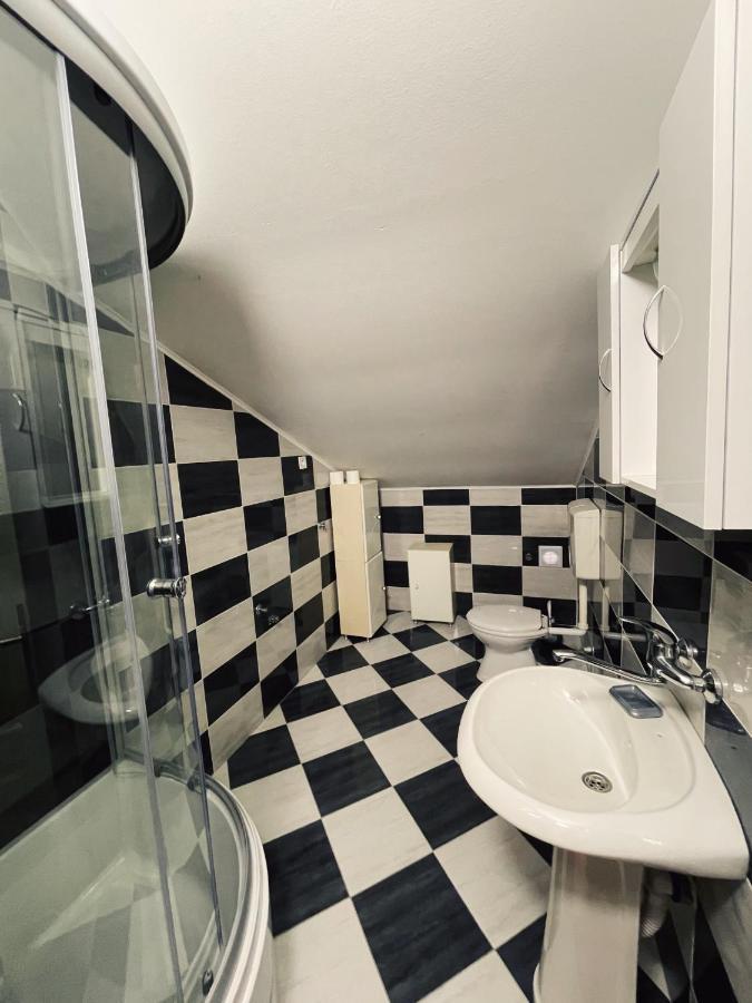ホテル Vila Duricic 300M Od Mora Ðenovići エクステリア 写真