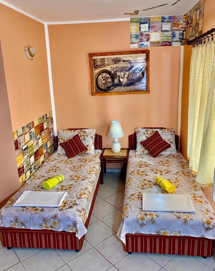 ホテル Vila Duricic 300M Od Mora Ðenovići エクステリア 写真