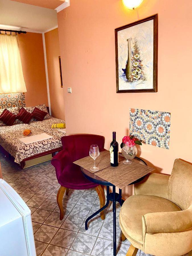 ホテル Vila Duricic 300M Od Mora Ðenovići エクステリア 写真