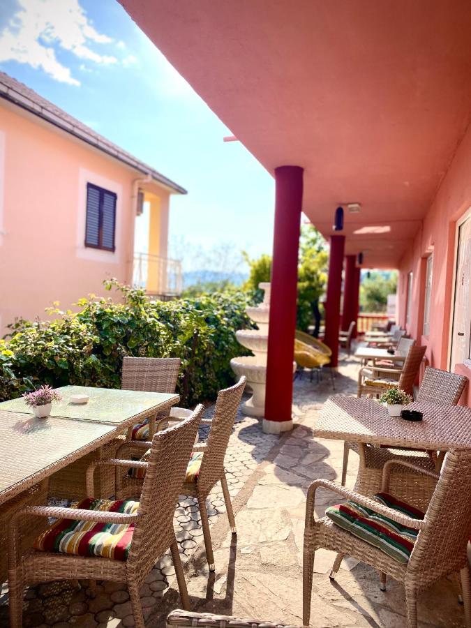 ホテル Vila Duricic 300M Od Mora Ðenovići エクステリア 写真